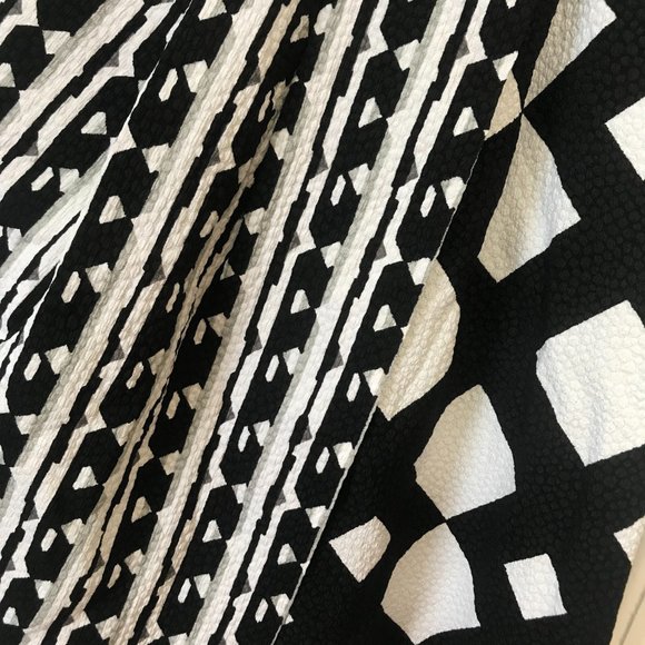 Geometric Print Wrap Skirt - Picture 3 of 5